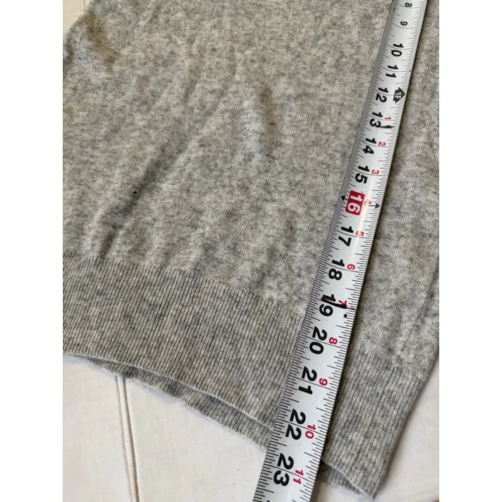 Women's J.CREW Gray Crew Neck Sweater with Yellow Pear Graphic XS - Picture 7 of 7